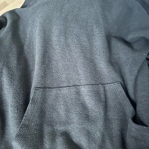 ALO Yoga Men's Black Crewneck Pullover with Kangaroo Pocket